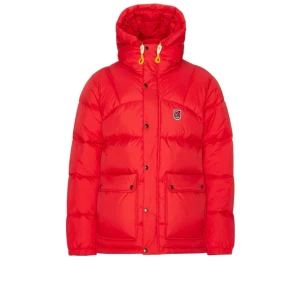 Fjällräven jacka  - Säljer min jätte fina röda fjällräven jacka i bra skick då jag inte använder den 💘 Skriv för fler bilder💘