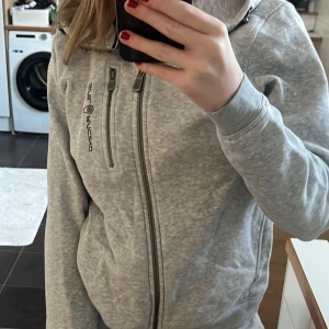 Sail racing kofta - Använd en del men i bra skick inga defekter osv💗💗 frakt tillkommer 