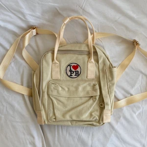 Mini ryggsäck  - Jätte söt mini ryggsäck köpt utomlands, aldrig använd. Köps via Swish eller köp nu 💋