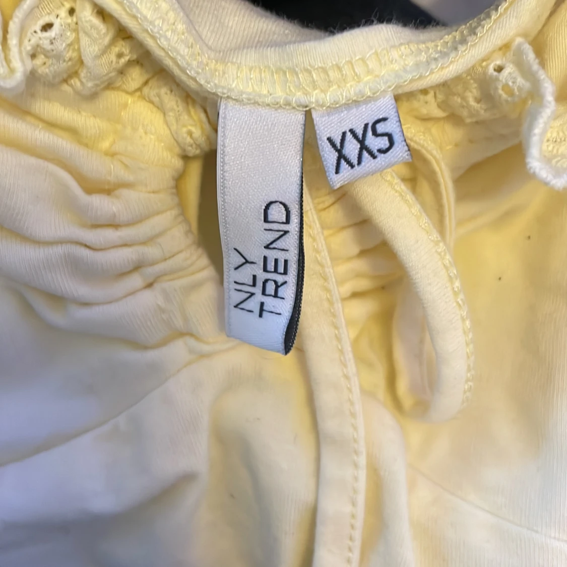 Gul topp från Nelly  - 91