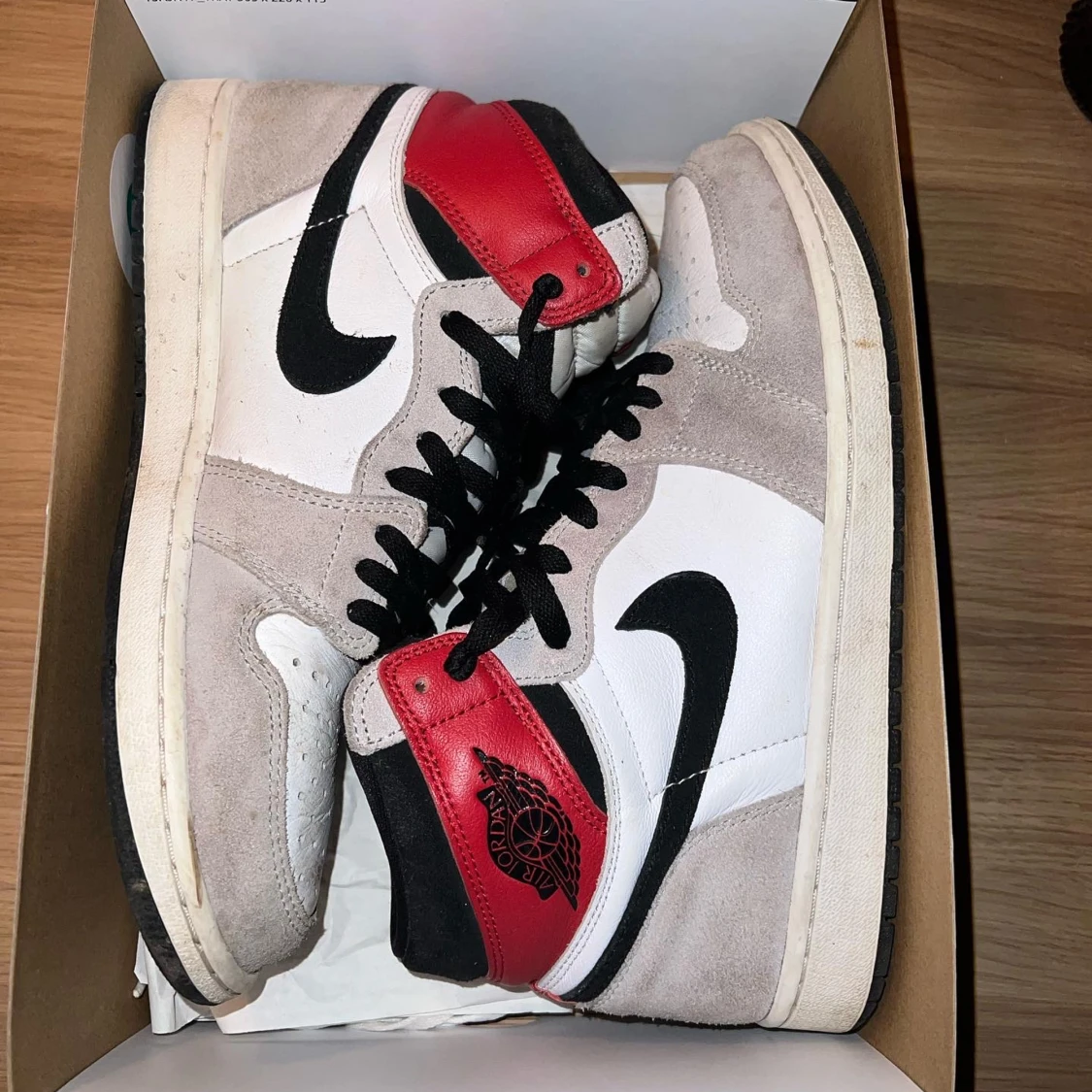 Jordan 1s light smoke grey - 91