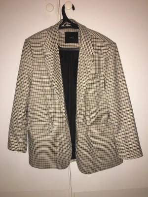Blazer - Rutig blazer från YAS