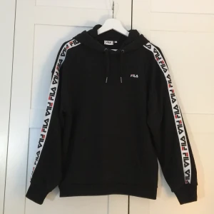 Fila hoodie - Fila hoodie i storlek L. Oanvänd i nyskick. 