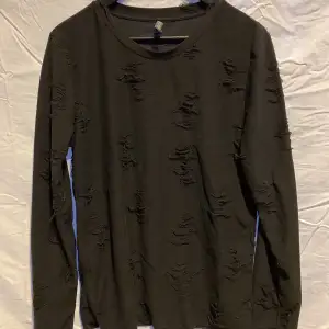 svart långärmad tröja från h&m divided med stilrent slitage