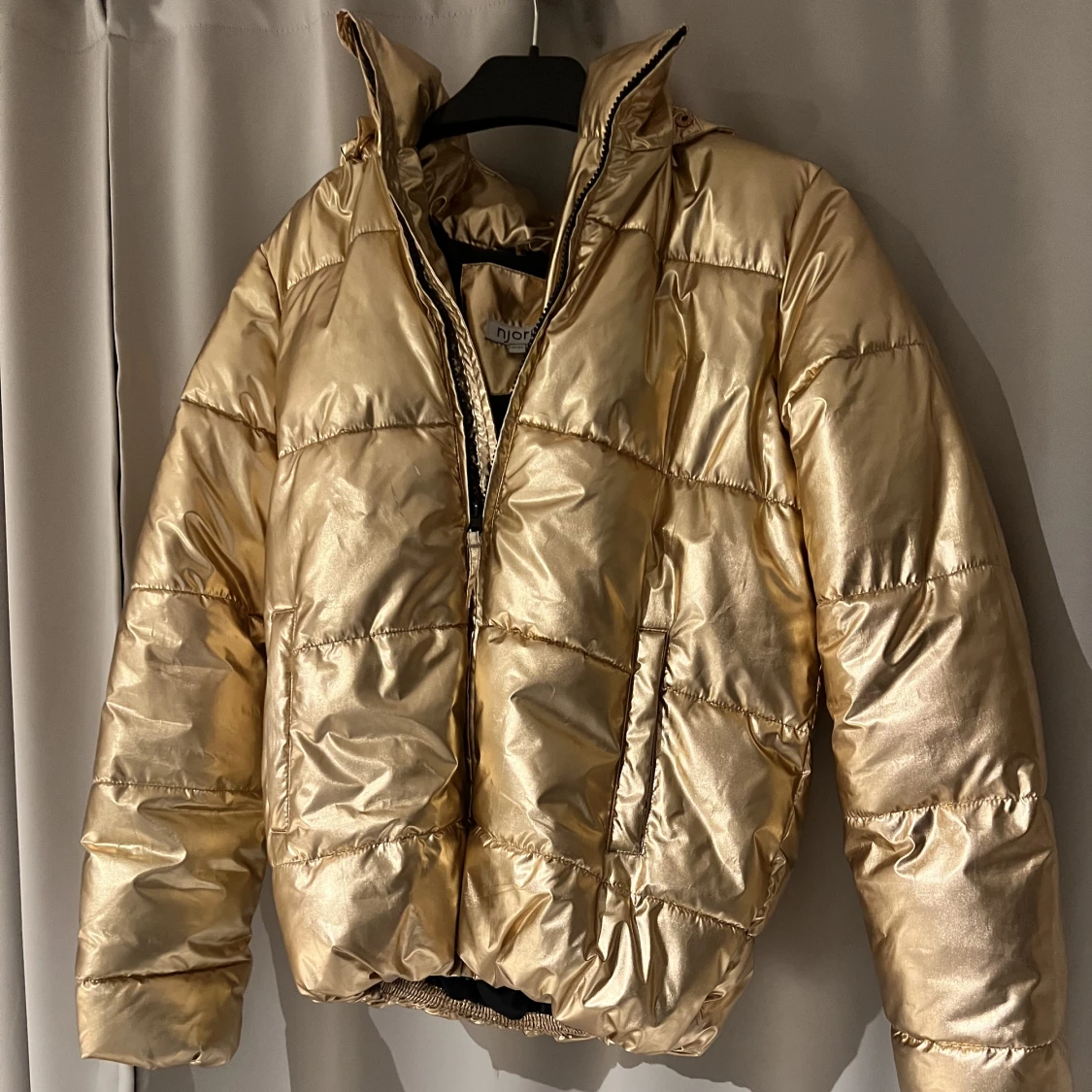 Guldig bomberjacka