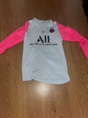 Psg tröja - Säljer min psg tröja i bra skick storlek M