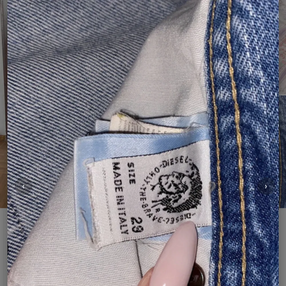 Lågmidjade ljusblå jeans från Diesel. Lite för stora på mig som vanligtvis har S/36. 73cm i midjan och 79cm i längd. Små slitningar på både framben och bakfickor. Är 165 cm. Skriv för fler bilder eller frågor. Använd gärna köp nu❣️. Jeans & Byxor.