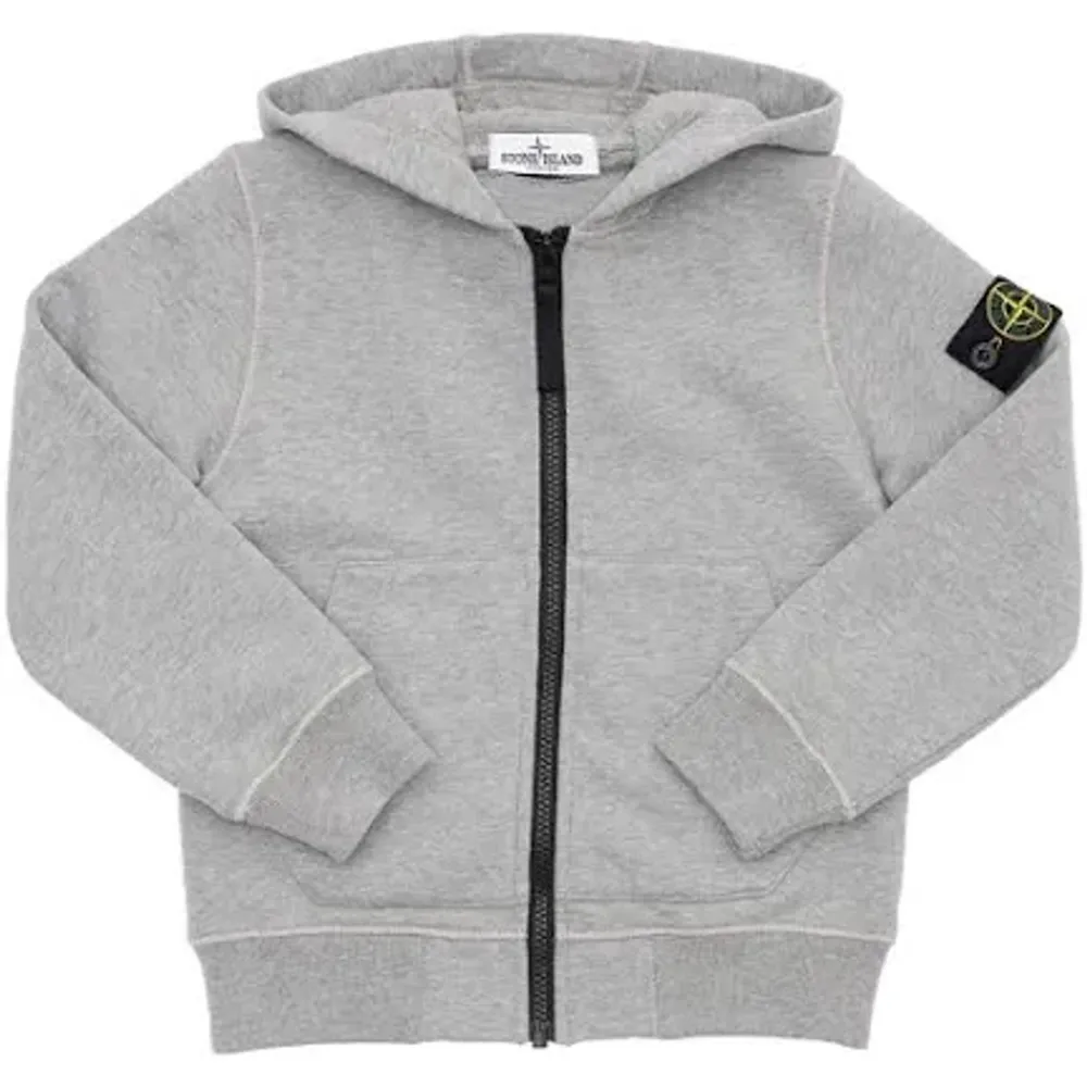 Junior medium, grå stone island hoodie i bra skick. Köparen står för frakt . Hoodies.