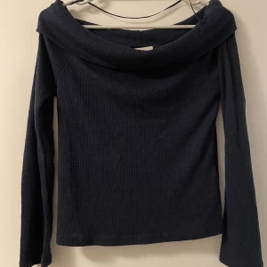 Tröja - Marinblå tröja. (+Frakt) 🤗