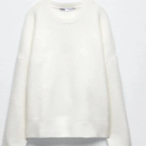 Stickad zara tröja - Så fin vit stickad zara tröja, går ej att köpa längre! 💞