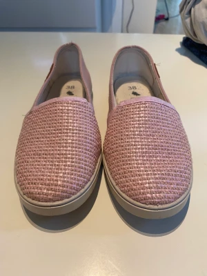 Skor - Rest  Storlek 38 Knappt använda 