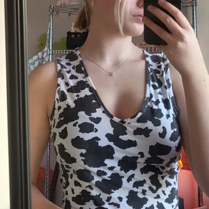 Mönstrad topp - Topp med ko-mönster från Daisy street!🐄 Använd några gånger, kan uppfattas lite "blekt"