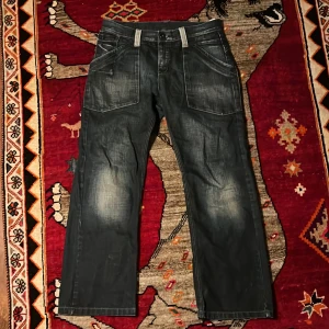 . - Jack & Jones jeans till salu, feta men inte min stil så köp🫡