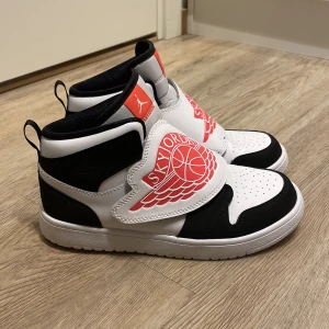 Jordans - Sky Jordans, barnvariant men fortfarande supersnygga. 😊200kr+109kr i frakt
