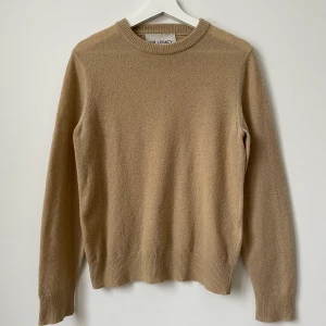 Our Legacy Tröja - Our Legacy, beige stickad tröja, stl 44.    50% Virgin wool 30% Polyamide 20% Alpaca 