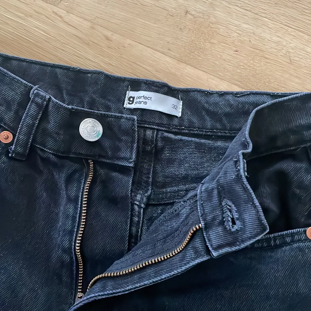 Jätte söta jeans från Gina som sitter lite under naveln💞 nypris 500kr köparen står för frakten men kan även mötas upp! Skriv för mer info eller fler bilder💖. Jeans & Byxor.