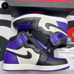 Jordan 1 - Kontakta oss på våran instagram @1sverigeklader och skriv att du är från mig på plick