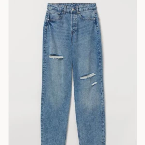 90's Straight High Jeans - Säljer p.ga att dem inte passar så bra längre. Köpta för några månader sen, inga tydliga tecken på använding. Priset kan diskuteras💗