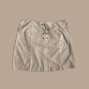 vintage kjol - Unik vintagekjol köpt för ett bra tag sen. Använd varsamt utan defekter. Passar både S och M.  xx Anna