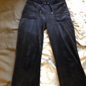 Juicy byxor  - Jätte fina juicy couture byxor i färgen night sky i storlek s