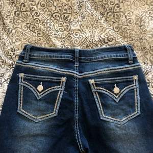 Säljer dessa jätte fina jeans som jag inte andvänder för dom ej är min stil längre!💙