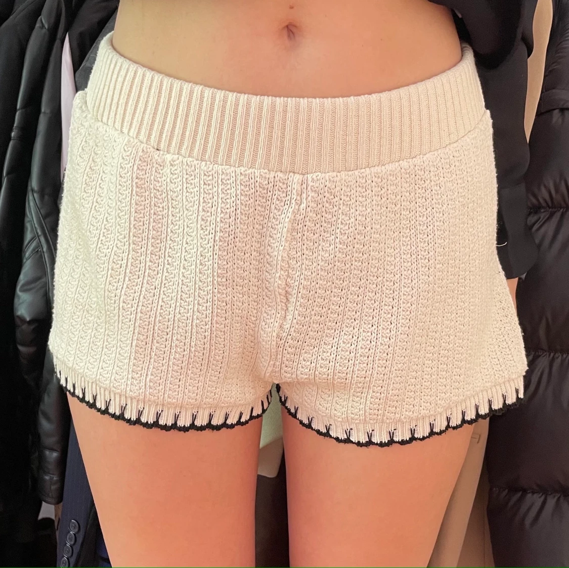 Zara shorts i vitt och svart 
