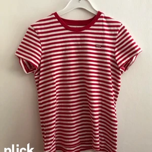 Levis t shirt  - Knappt använd 