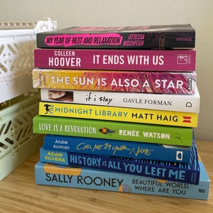 Böcker!  - säljer böcker, hör av er vid intresse då pris varierar! 