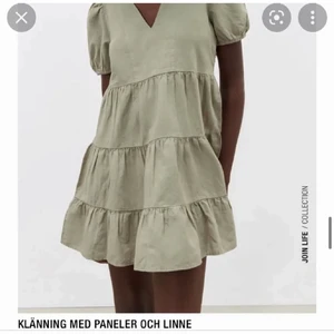 Zara klänning  - Grön klänning från Zara🫶🏻 köpt på plick men kom ej till användning, frakt tillkommer på 79kr