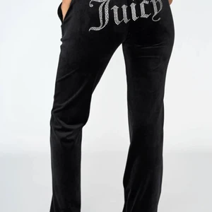 Juicy Couture byxor - Säljer mina juicy byxor som jag inte använder så mycket kom priv om ni e intresserade eller har några frågor💗 
