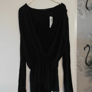 My wear woman blus - My wear woman blus. Är för fester. Har många coola detaljer. Den är helt ny. Orginal pris 129 kr. Kontakta mig om frakten 