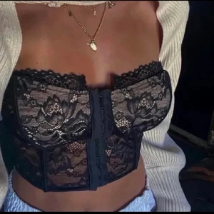 Korsettopp - Supersnygg korsett topp från ByAnastasia. I storlek L men liten i storleken så är som en M. ❤️ Helt oanvänd. 