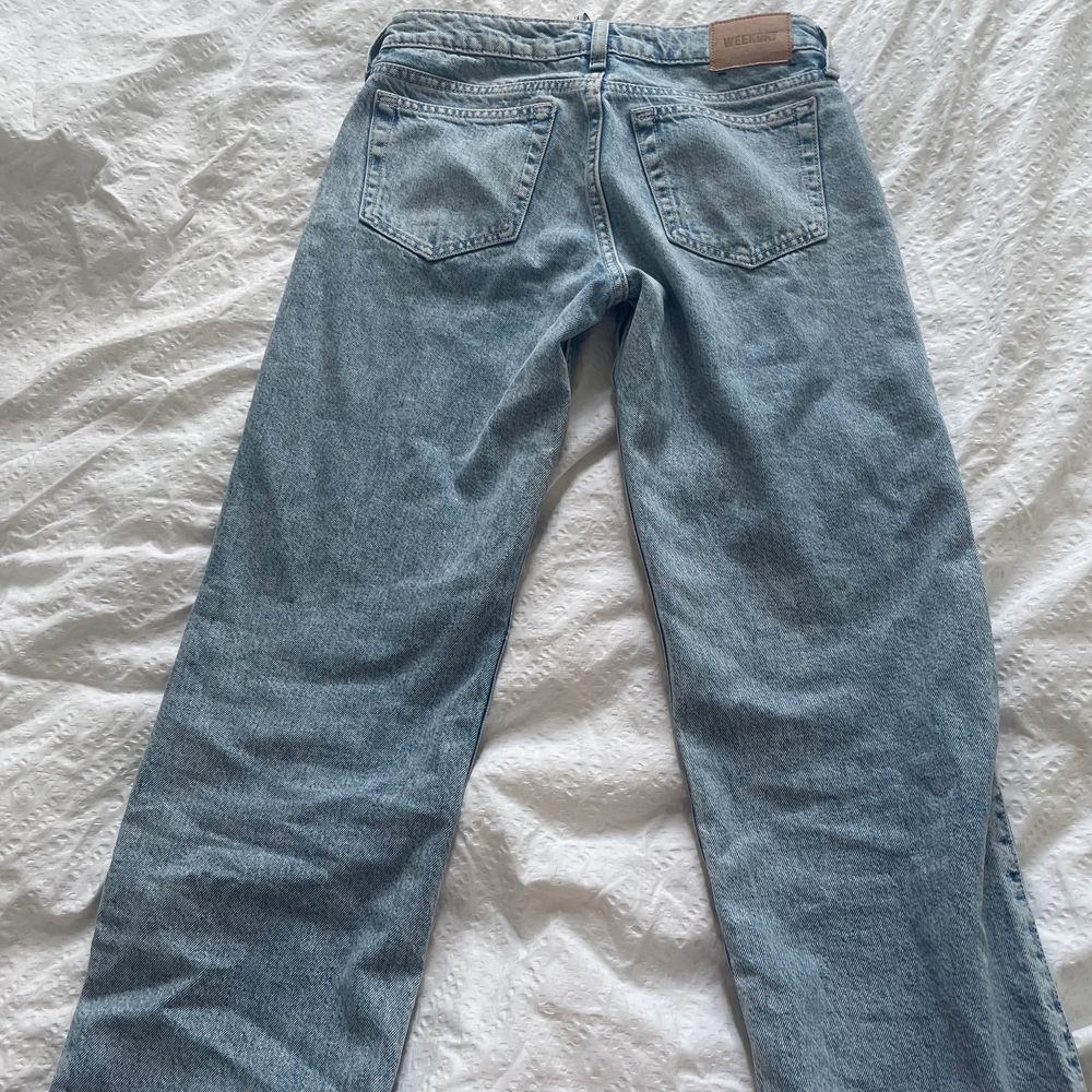 Populära/trendiga low waist jeans💕 Blandannat har saga STQ dessa jeans Sitter snyggt och bekvämt Passar mig som är 162cm Helt nya, aldrig använda Nypris 500kr . Jeans & Byxor.