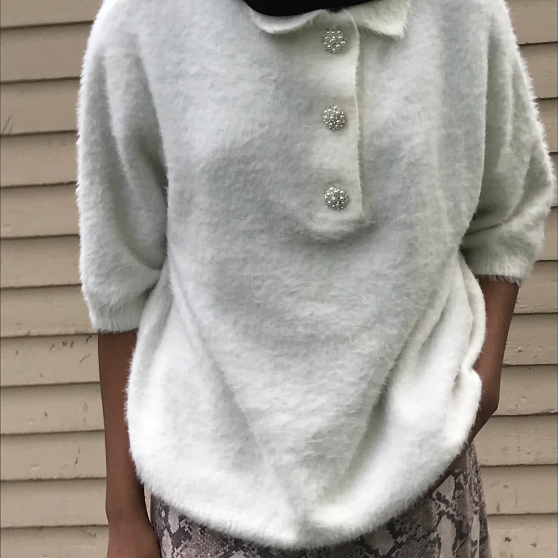 Vit och lurvig vinter tröja. - 91