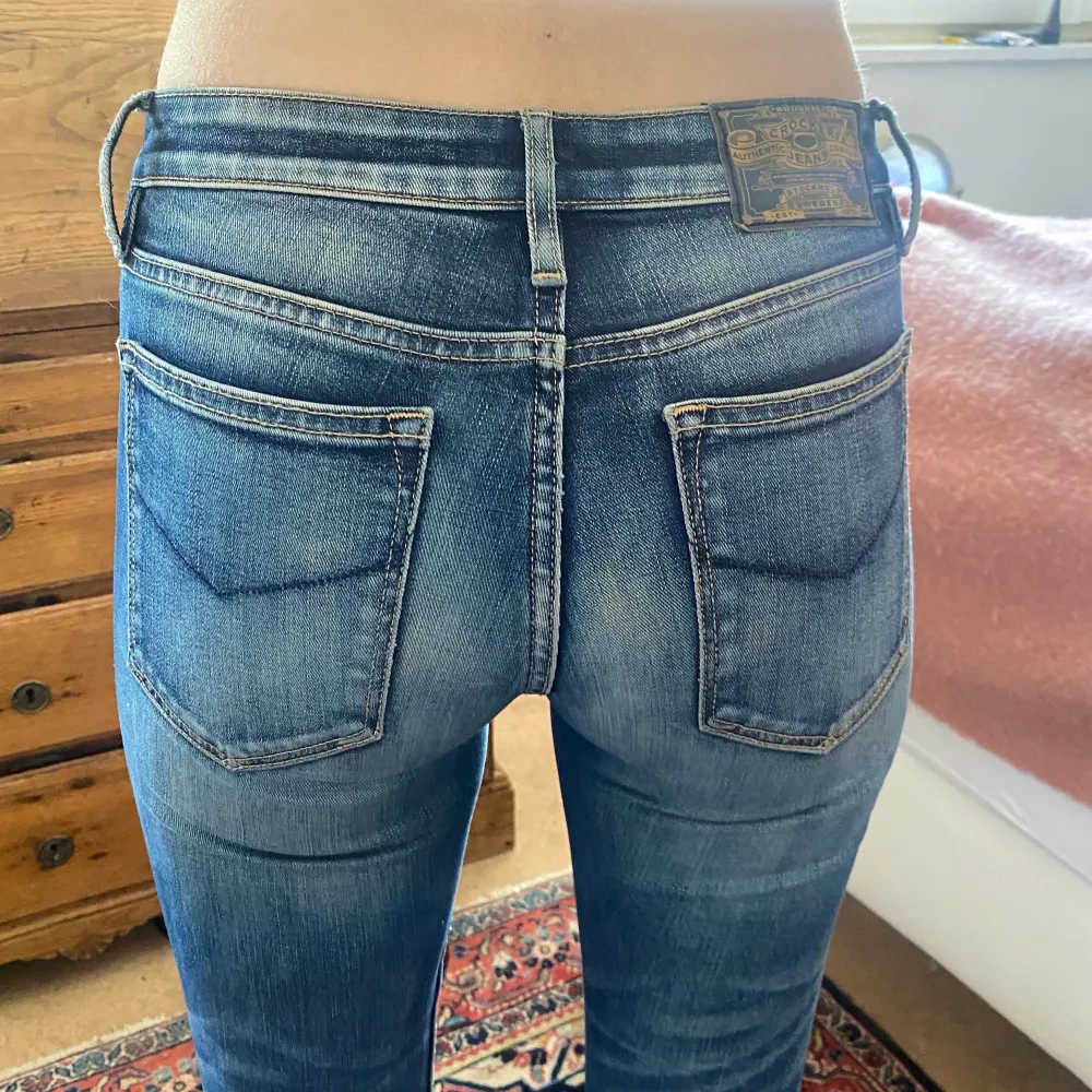 Low waist crocker jeans strl 26. Använd få gånger. Bootcut.. Jeans & Byxor.