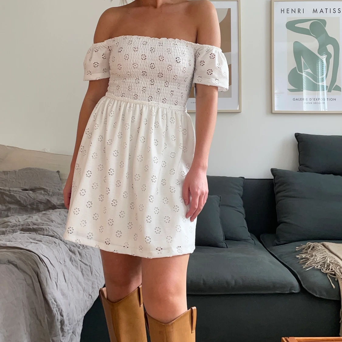 Vit Off-Shoulder Klänning NELLY - 90