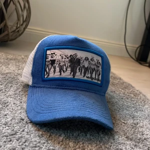 Maggiore keps c6 - Jag säljer en maggiore c6 keps skriv till mig om du är intresserad mvh Milton