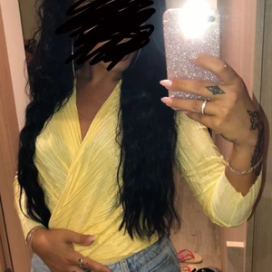 topp/blus - gul tunn skön blus i strl S använd 2 ggr