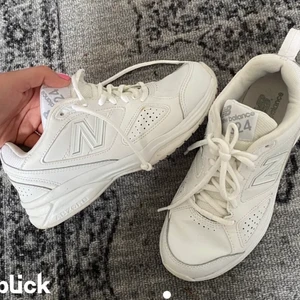 New balence skor - Skitsnygga vita newbalence 624 skor i bra skick. De är tyvärr försmå för mig:(