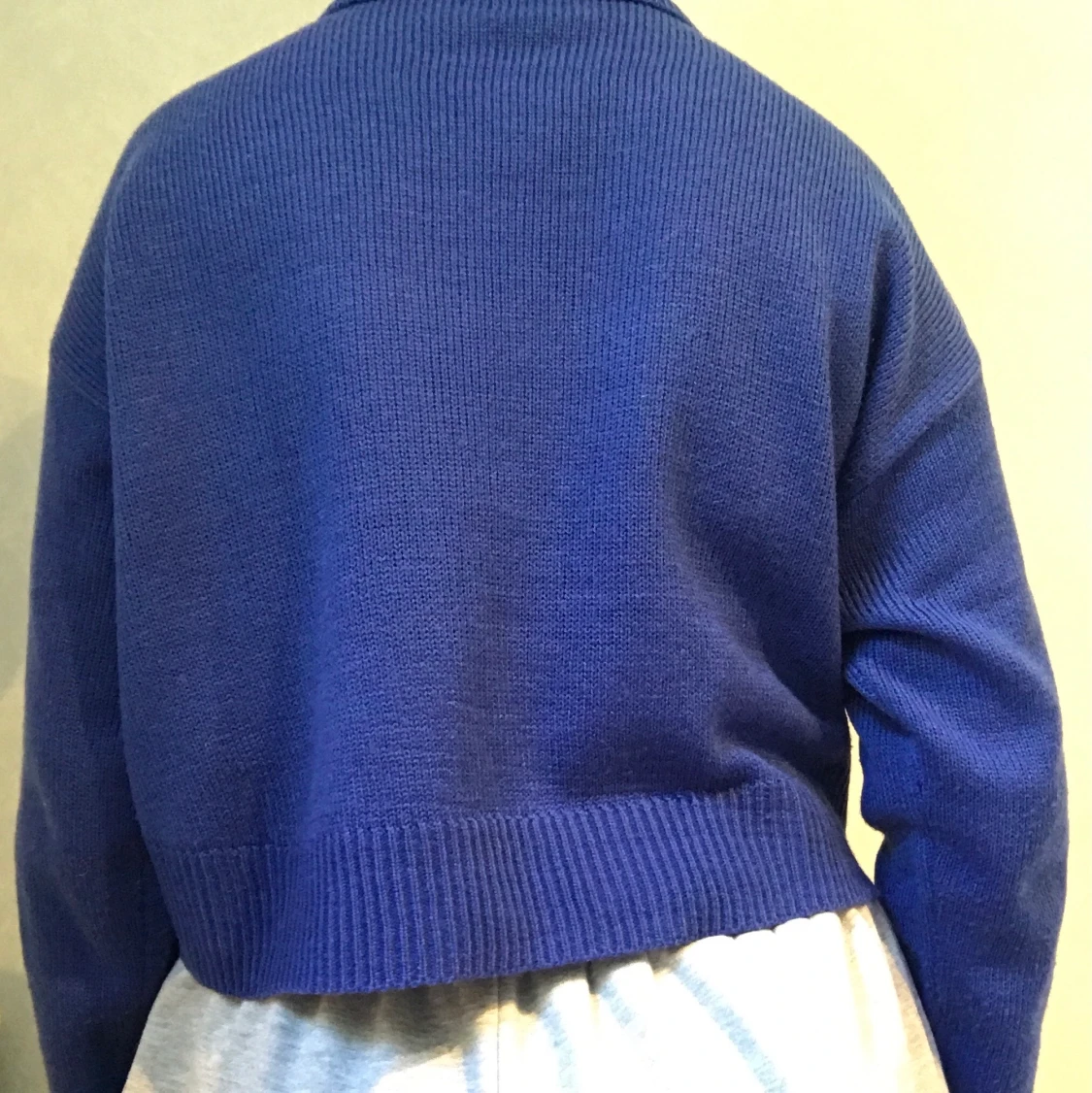 Marinblå stickad tröja - 91