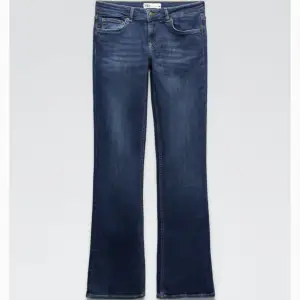 Låg midjade jeans från zara i storlek 42 men skulle kunna passa storlek 44.   Köparen står för frakten.