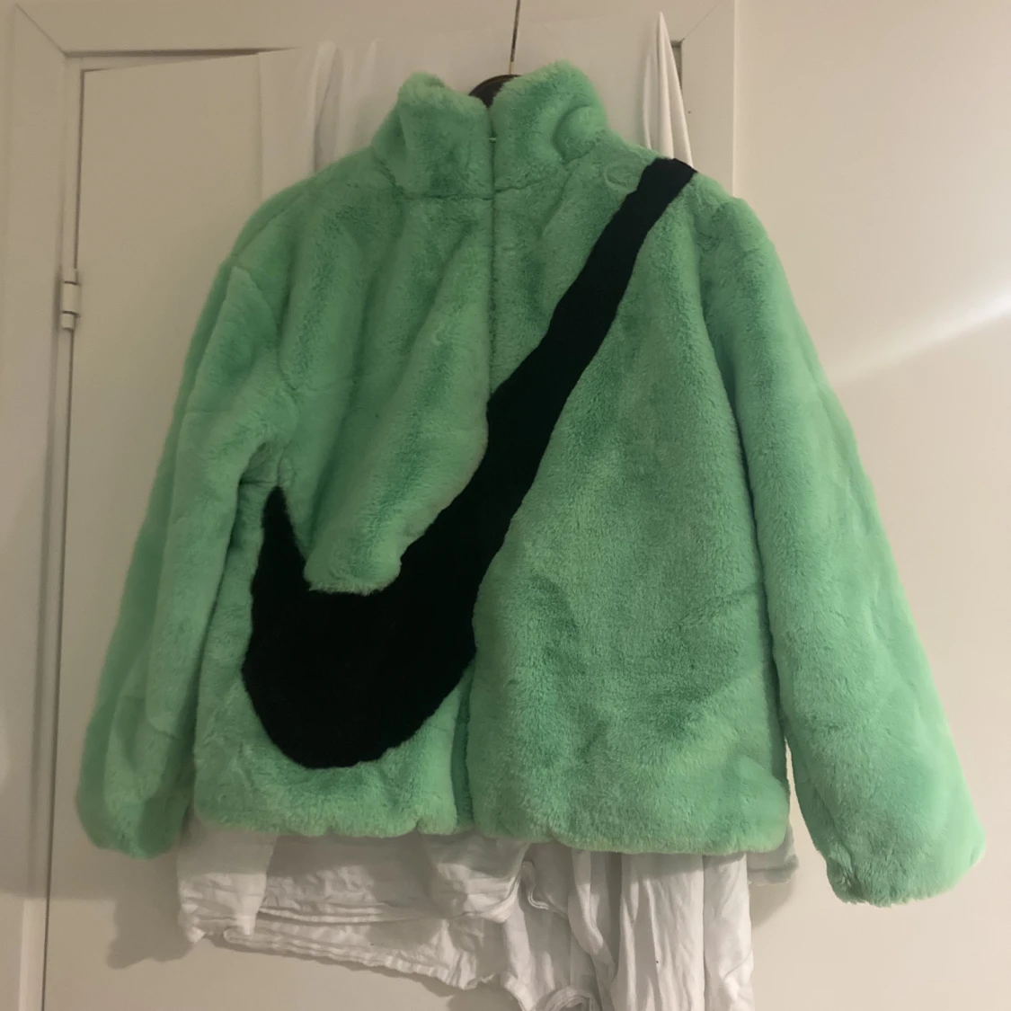 Mjuk Nike-pälsjacka