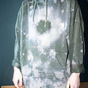 Blekt hoodie - Blekt hoodie, stel L Kan posta eller mötas upp i Borås/Gbg