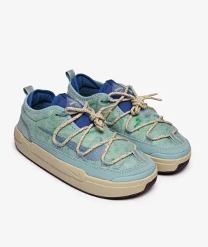 Nike Offline - Hej! Jag säljer nu mina Nike Offlines i strl 44. Jag har endast använt skorna vid tre tillfällen då dem inte passade min övriga klädstil. Dem är lätt en av de skönaste skorna jag har haft och dem är riktigt feta om man kan styla dem bra! ☺️👍🏻