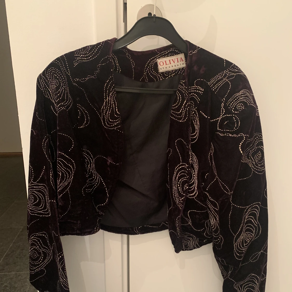 Svart sammetsklänning med bolero till - 91