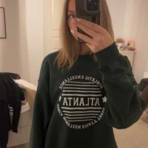 Säljer min as coola sweatshirt som inte kommer till användning längre🫶🏼 Storlek M