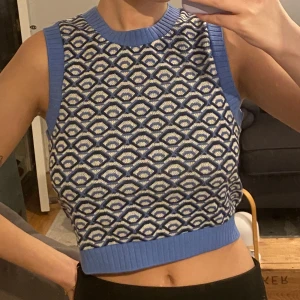 Stickad topp - Jättegullig stickad topp! Inte använd. 