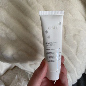 Face scrub  - Säljer denna scrub, helt ny! Perfekt att ha med i resväskan! 70kr med frakt!