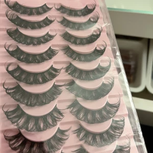 Fransar  - Volymfransar från fyndiq, 9 par fransar medföljer (testade det 10 paret men det var inte min smak) 