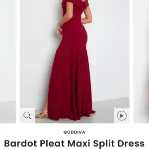 Hej , jag vill sälja min röd kläning som jag har haft den på mig i några timmar bara den e helt ny , jag köpte den för 1100kr och vill sälja den för 700kr för fler bilder skicka dm 